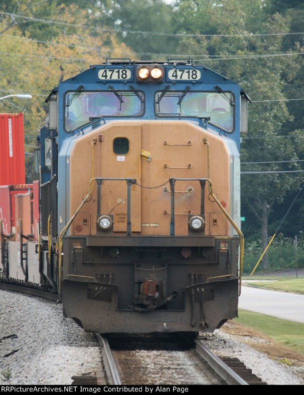 The nose of SD70MAC 4718